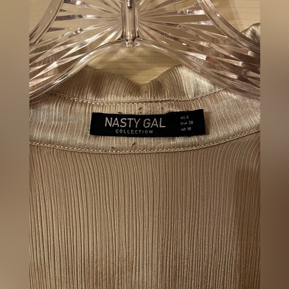 Women’s Nasty Gal Light Pink Silky Button Down Textured Satin Top - Picture 4 of 7